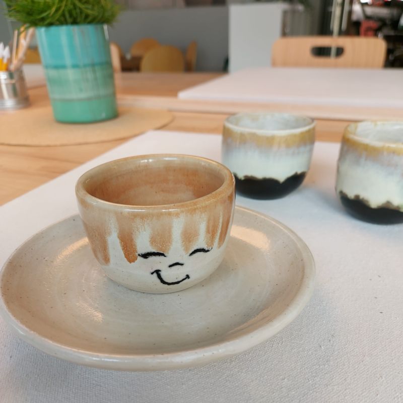 im Töpferkurs gefertigte Tasse